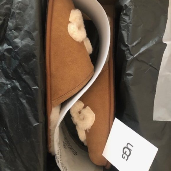 UGG Logo Scuff sheepskin slipper. NWT. 3D. Size: 10 - Picture 4 of 9